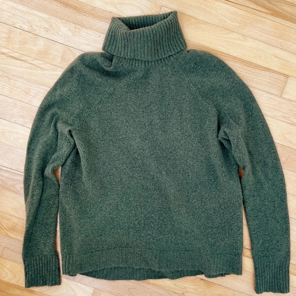 J. Crew Green Turtleneck Sweater - Size XS
